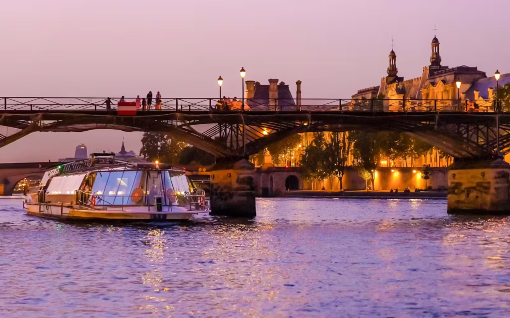1-Hour Illuminated Seine River Sightseeing Cruise