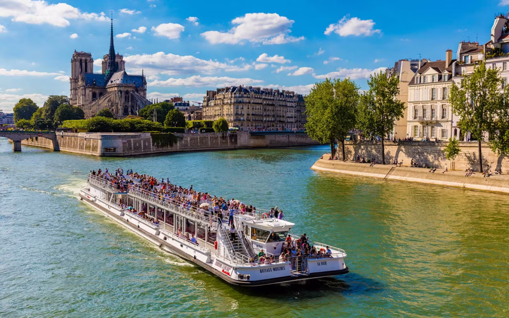 Bateaux Mouches Seine River Cruise with Live Commentary – The Classic Paris Boat Experience